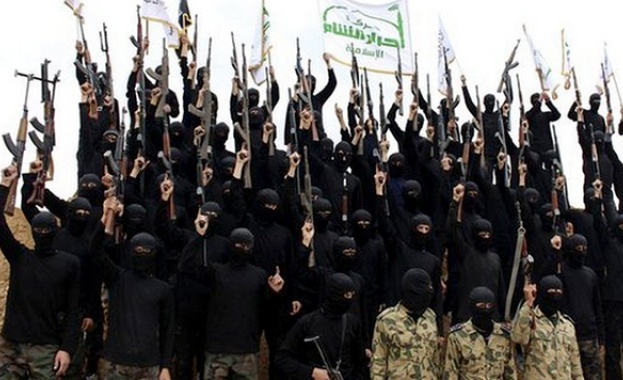 Турските власти депортираха във Франция 11 нейни граждани членове на