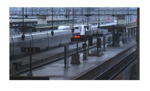 Във Франция днес продължава стачката срещу пенсионната реформа на управляващите