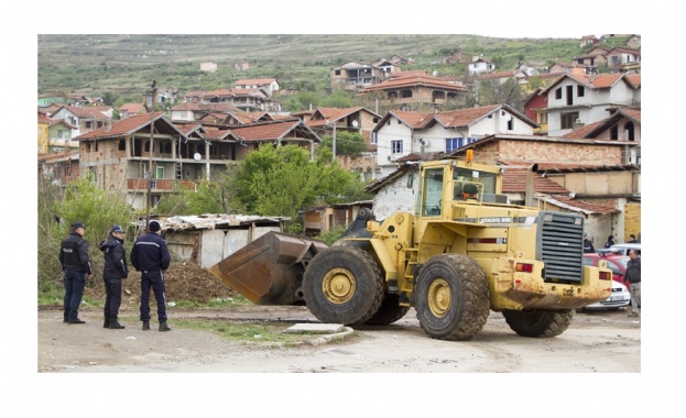 Събарят незаконни къщи в Арман махала в Пловдив съобщава БНТ