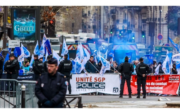 13 ти ден на недоволство във Франция срещу предложената от президента