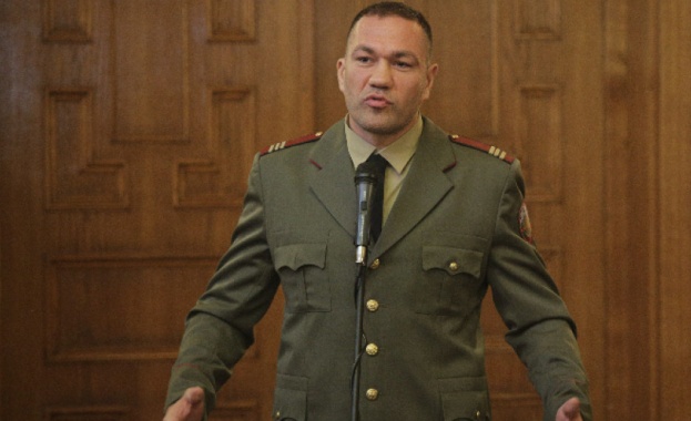 Най добрият ни професионален боксьор Кубрат Пулев бе повишен в звание