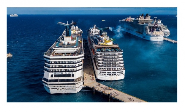 Два туристически лайнера се сблъскаха при маневриране в пристанището на