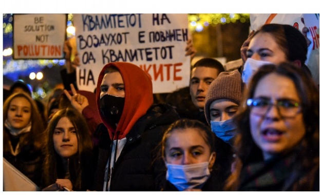 В Скопие стотици ученици протестираха пред сградата на правителството с