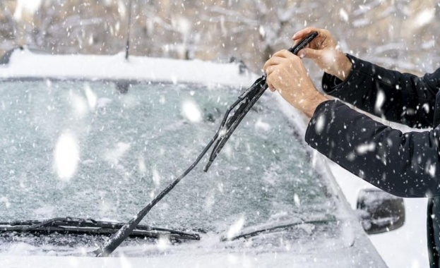 Сезонът и ниските температури много често поставят шофьорите в трудни