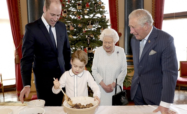 Кралица Елизабет II принц Чарлз принц Уилям и шестгодишният принц