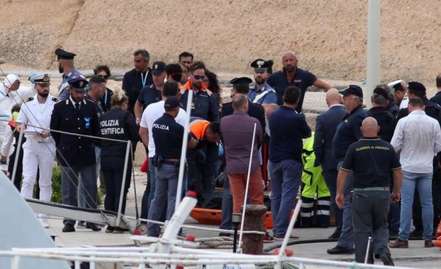 Над 160 мигранти които в петък бяха спасени от хуманитарния