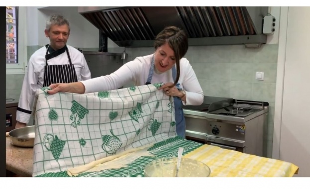 Весела Коледа от посланик Херо Мустафа С помощта на готвача