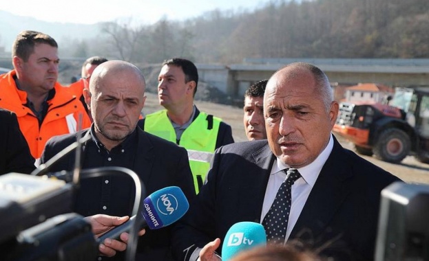 Премиерът Бойко Борисов е в Перник за да следи обследването