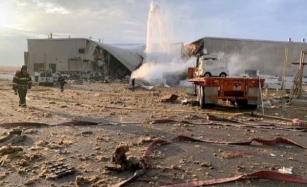 14 души пострадаха при взрив в авиационен завод в американския