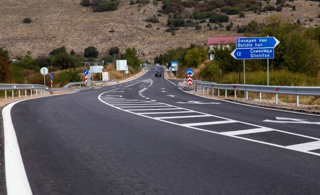 Близо 290 км второкласни и третокласни пътища са рехабилитирани през