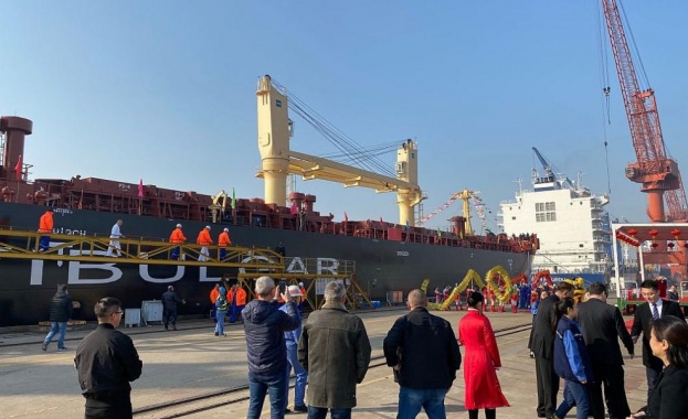 Екипажът на най новия кораб на Параходство БМФ АД 45