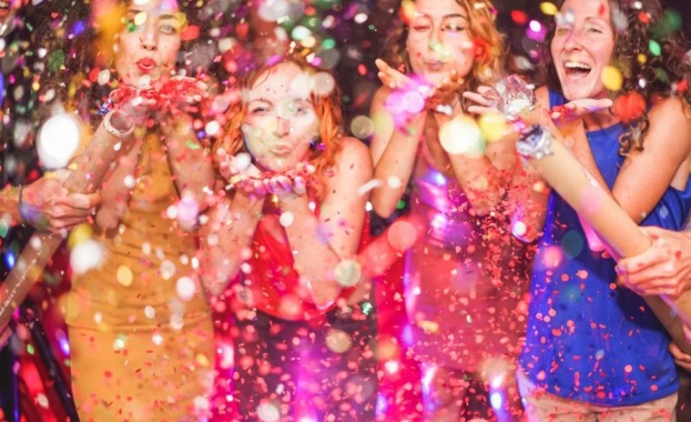 Светът е оцелял защото се е смял Безпаметното празнуване на