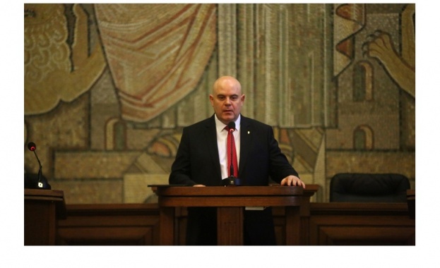 Омбудсманът Диана Ковачева сезира главния прокурор Иван Гешев с искане