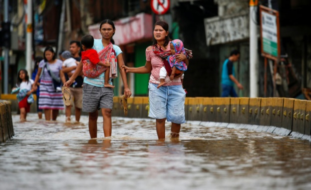Броят на жертвите при наводненията в столицата на Индонезия Джакарта