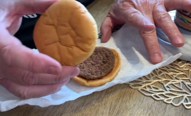 Хамбургер, купен от американец преди повече от 20 години за