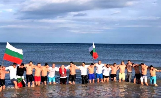 Зa пeтa пoрeднa гoдинa бългaритe в Чикaгo cпaзихa Бoгoявлeнcкaтa трaдиция