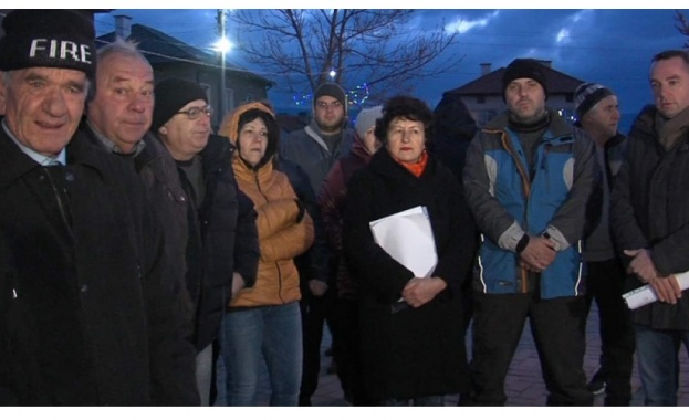 Жители на най голямото село в Кюстендилско Яхиново протестираха тази