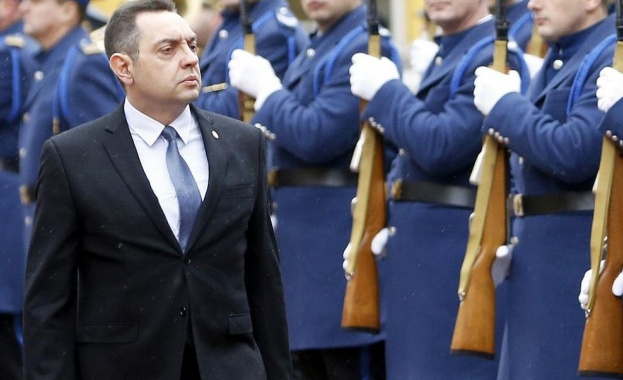 Министърът на отбраната на Сърбия Александър Вулин заяви че страната