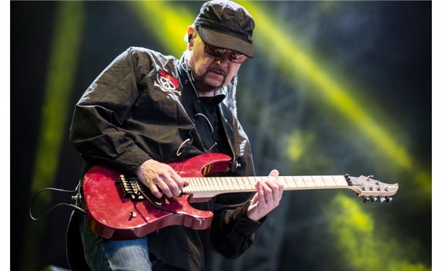 Известният метъл китарист и основател на Саксън Пол Куин и