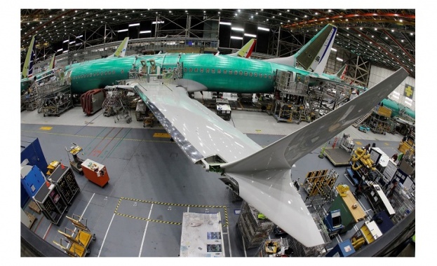 Американският самолетостроител Боинг Boeing публикува стотици изключително неудобни вътрешни съобщения