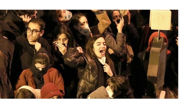 Втори пореден ден в Иран е организиран протест срещу правителството