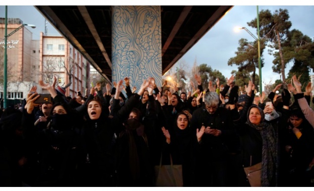 Британският посланик в Иран Роб Макеър е бил задържан за