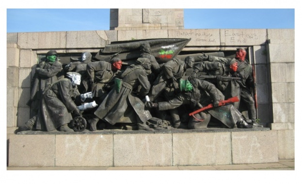 След поредна проява на вандализъм върху паметника на съветската армия