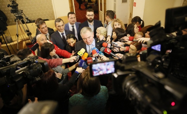 След консултации с парламентарната група на ДПС парламентарните групи на