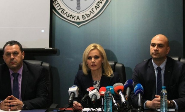 Полицаи служители в Главна дирекция Гражданска регистрация и административно обслужване