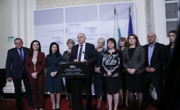 Хиляди хора с увреждания останаха без право на личен асистент