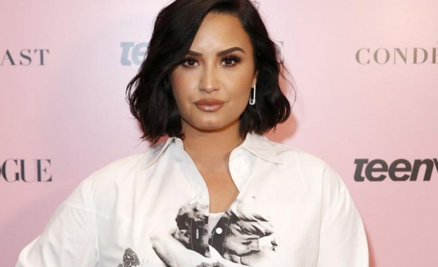 Деми Ловато ще пее на церемонията по раздаването на наградите