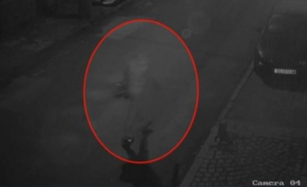 Охранителни камери са записали подпалването на дома на адвокат Ирен