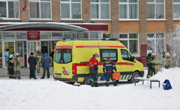 Петима души включително дете загинаха тази нощ след като гореща