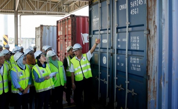 Малайзия твърди че е върнала 4120 тона пластмасов отпадък в