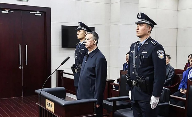 Бившият шеф на Интерпол китаецът Мън Хунвей беше осъден в