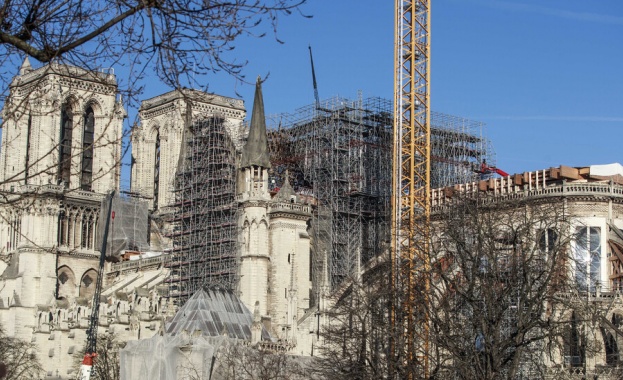 Планирано е катедралата Нотр Дам в Париж отново да отвори