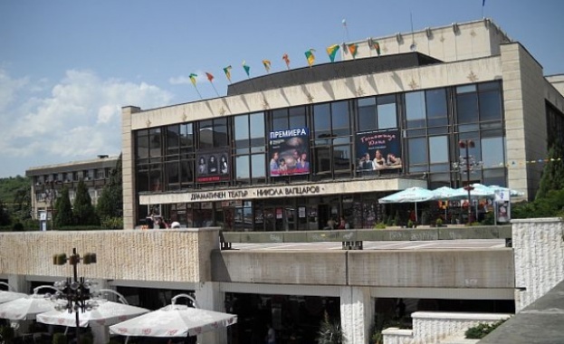 Поради обявената грипна епидемия благоевградският театър „Никола Вапцаров“ отлага 3