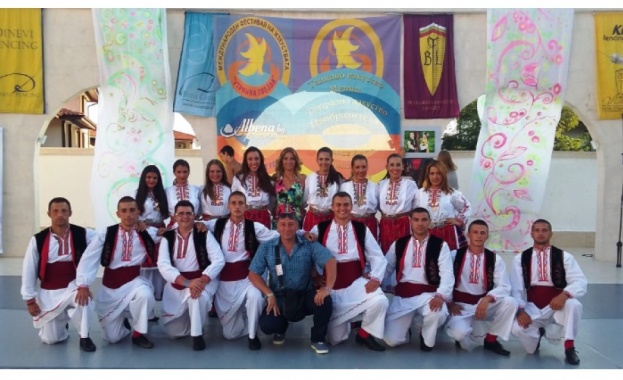 Фолклорен ансамбъл Пролет към читалище Братя Миладинови Петрич