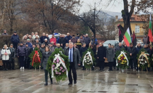 С празнично шествие в Кюстендил бяха отбелязани 142 години от