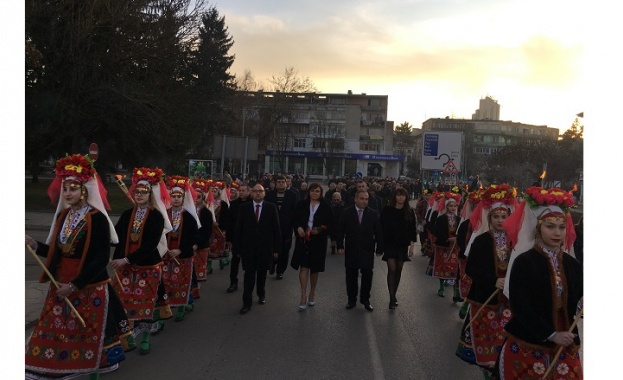 В дебата за вот на недоверие управляващите казаха че ако