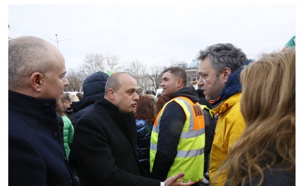 Вотът на недоверие в парламента може да не мина но