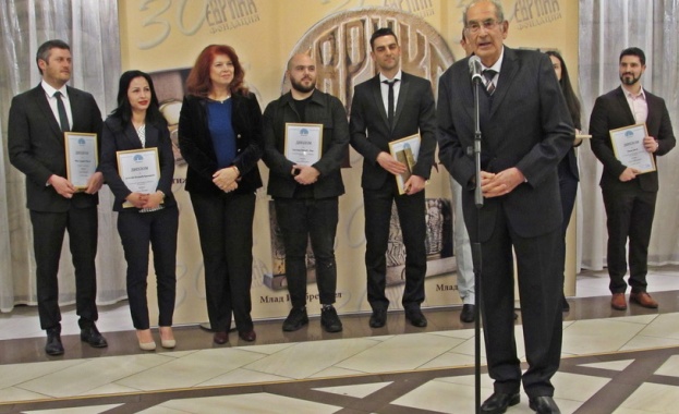 Вицепрезидентът Илияна Йотова връчи отличията на годишните награди на Фондация