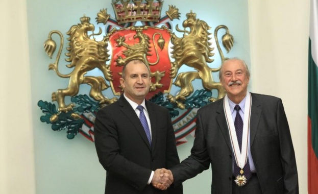 Президентът Румен Радев удостои с орден Стара планина първа степен
