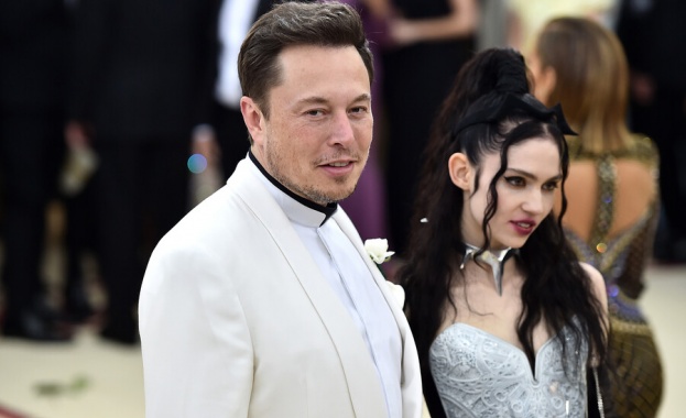 Приятелката на милиардера Илон Мъск канадската певица Граймс има