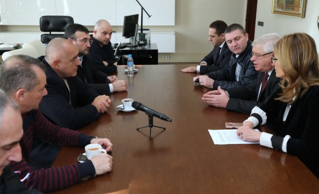 Министър председателят Бойко Борисов нареди екипажите на пристигащите кораби да се