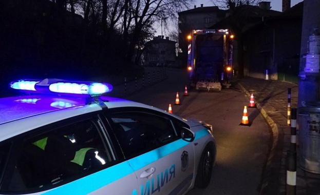 Лек автомобил блъсна в Благоевград 42 годишен работник на общинската сметопочистваща