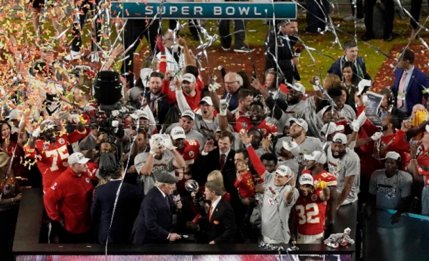 Болезненото 50 годишно чакане приключи Канзас Сити Чийфс се окъпаха със