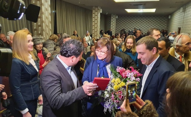 Корнелия Нинова се срещна с пловдивски социалисти по покана на