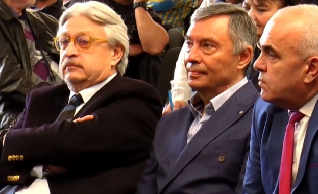 Обявеният за издирване приближен на Васил Божков бизнесмен Александър Тумпаров