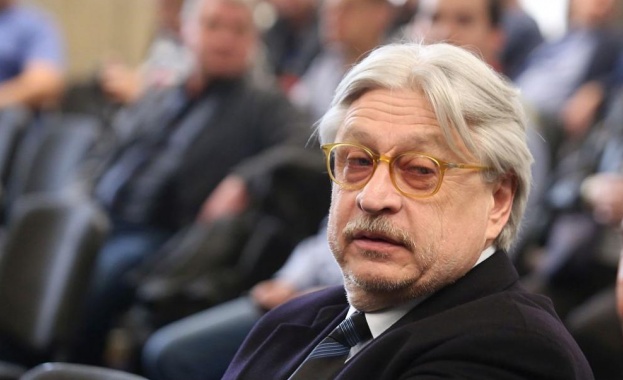 Обявеният за издирване приближен на Васил Божков бизнесмен Александър Тумпаров